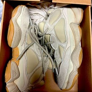 Yeezy 700 V3